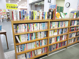 佐野市立図書館 YAコーナーの写真01